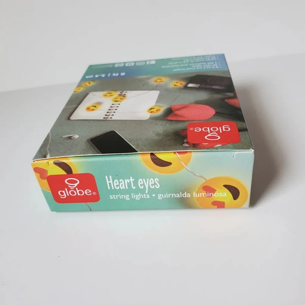 NEW GLOBE Heart Eyes Smiley Face Emoji 20 LED String Lights 8ft Battery Powered